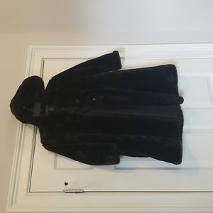 Kids faux fur coat. Size 6, brown.